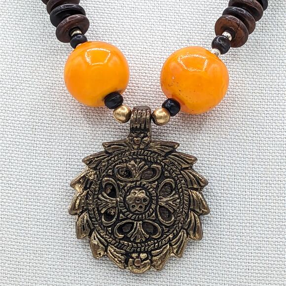 African Yellow Amber and Wood Bead Necklace w Gold Tone Spacers Medallion - Picture 5 of 9